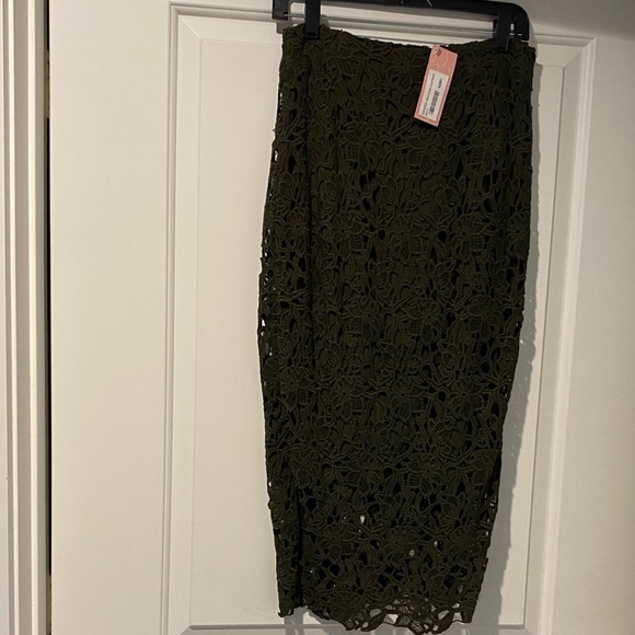 NWT designer  Olive Lace lined Pencil Skirt w/bwck zipper & mid-slit at bottom - Picture 1 of 5